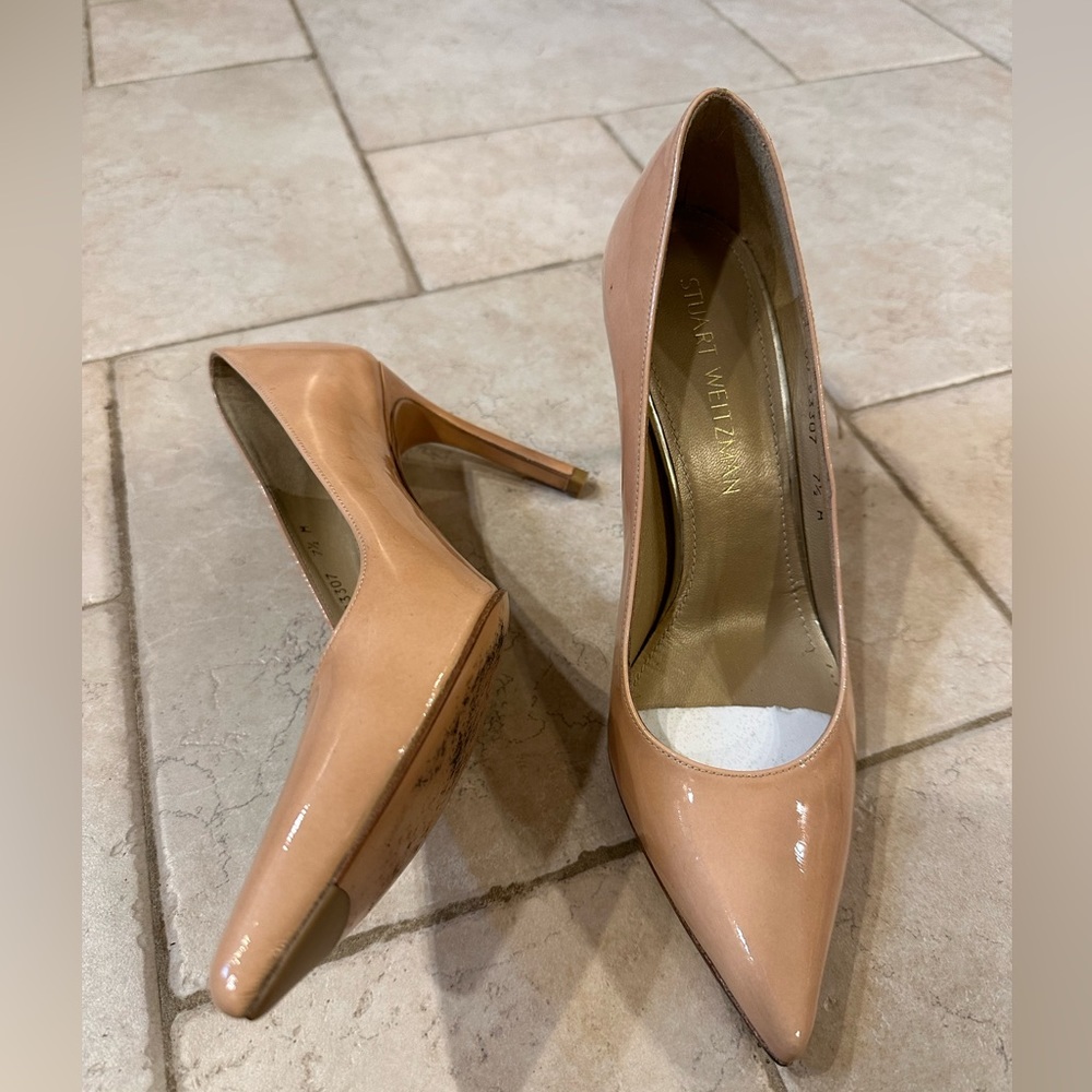 Stuart Weitzman patent leather nude pump 7.5 (fits more like 7)